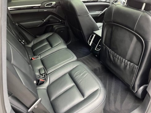 Used 2015 Porsche Cayenne S image 38