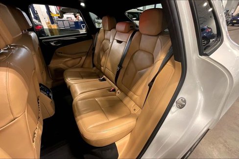 Used 2018 Porsche Macan image 26