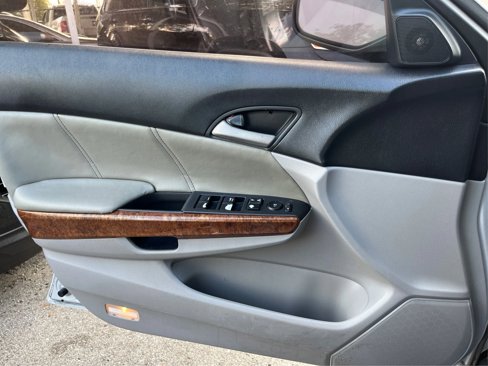 Used 2011 Honda Accord EX-L image 17
