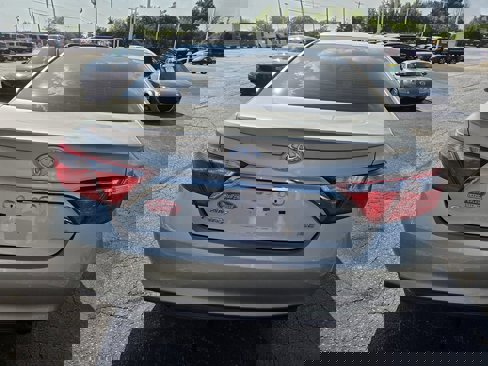Used 2016 Toyota Camry SE image 4