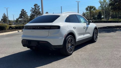 New 2025 Porsche Macan Electric image 8