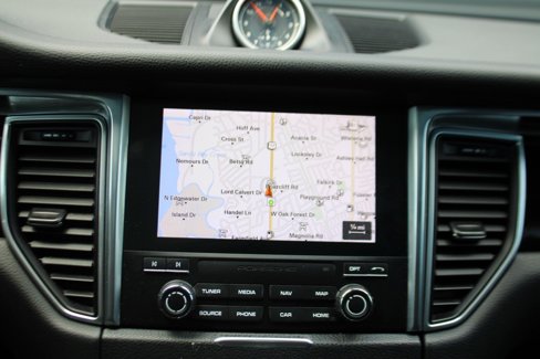 Certified 2018 Porsche Macan image 24