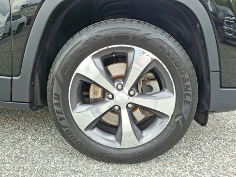 Used 2019 Jeep Cherokee Limited image 10