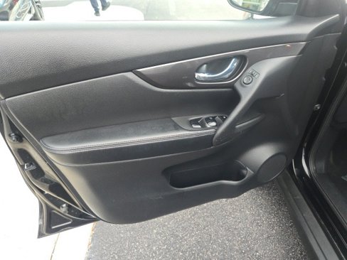 Used 2018 Nissan Rogue S image 10