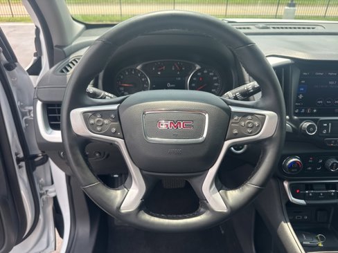 Used 2024 GMC Terrain SLT image 14