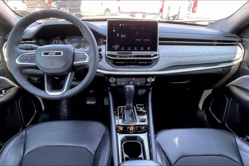 Used 2024 Jeep Compass Latitude image 7
