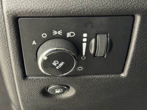 Used 2018 Jeep Grand Cherokee Limited image 29