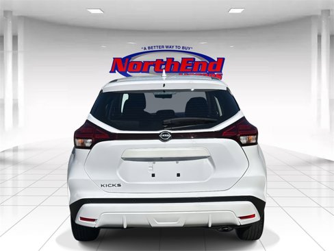 Used 2022 Nissan Kicks S image 5