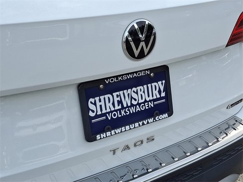 Used 2023 Volkswagen Taos SE w/ Panoramic Sunroof Package image 30