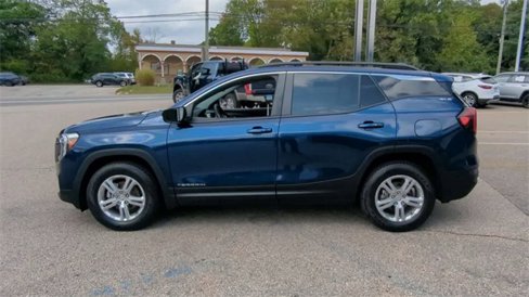 Certified 2022 GMC Terrain SLE w/ Driver Convenience Package image 5
