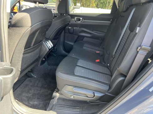 Used 2025 Kia Sorento LX image 12