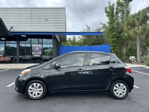Used 2012 Toyota Yaris L image 3