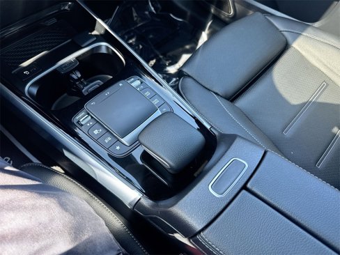 Used 2023 Mercedes-Benz EQB 300 4MATIC image 21