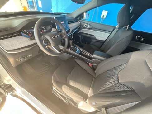 New 2025 Jeep Compass Sport image 14