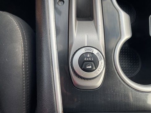 Used 2020 Nissan Pathfinder SV image 39
