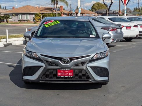 Used 2022 Toyota Camry SE image 2