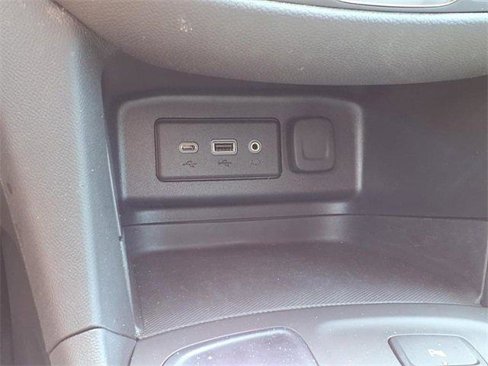 Used 2023 Chevrolet Equinox LT image 12
