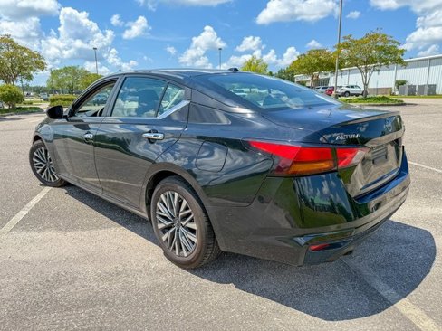 Used 2023 Nissan Altima 2.5 SV image 2