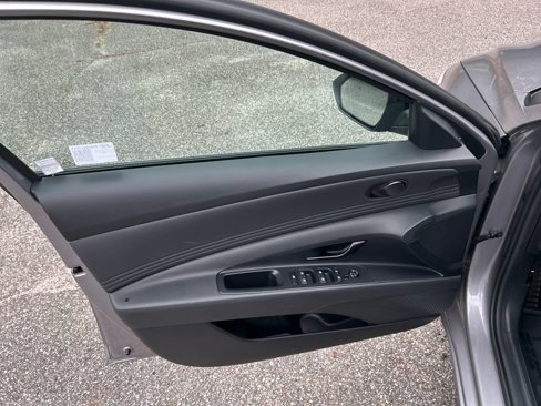 Certified 2025 Hyundai Elantra Sport image 11