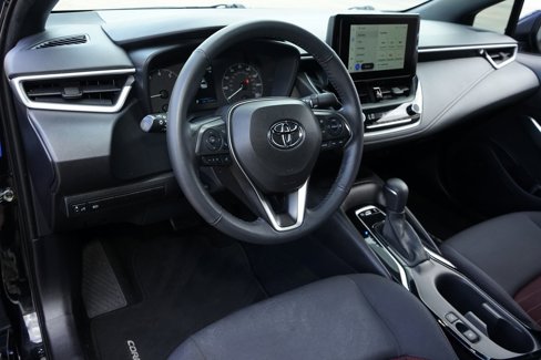 Used 2023 Toyota Corolla SE image 2