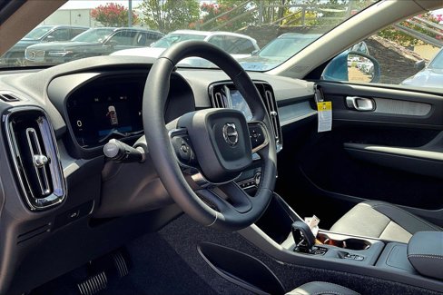 New 2025 Volvo XC40 B5 Core w/ Climate Package image 9