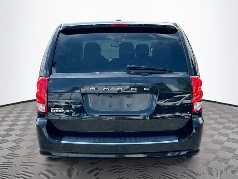 Used 2018 Dodge Grand Caravan SE w/ UConnect Hands-Free Group image 7