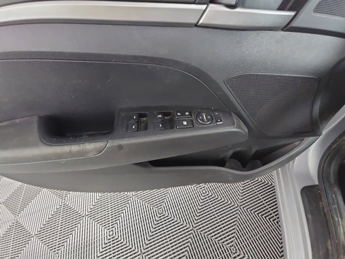 Used 2020 Hyundai Elantra SE w/ Cargo Package (C1) image 10