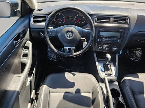 Used 2011 Volkswagen Jetta SE image 3