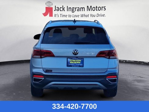 Certified 2024 Volkswagen Taos SE image 4