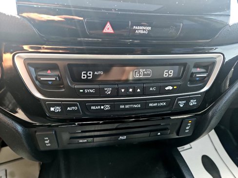 Used 2017 Honda Pilot Touring image 36