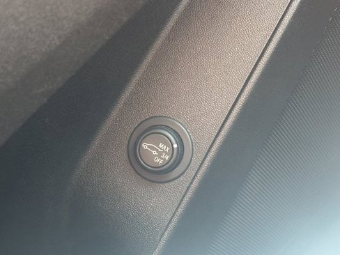 Used 2021 Chevrolet Equinox LT image 30