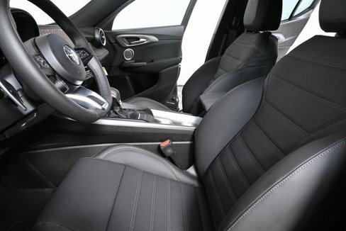 New 2024 Alfa Romeo Tonale Veloce image 8