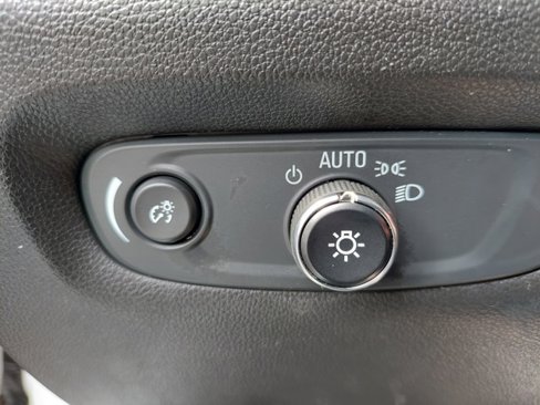 Used 2021 Chevrolet Traverse LS image 28