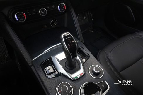Used 2020 Alfa Romeo Stelvio image 32