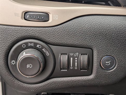 Used 2016 Jeep Cherokee Limited w/ Luxury Group image 19