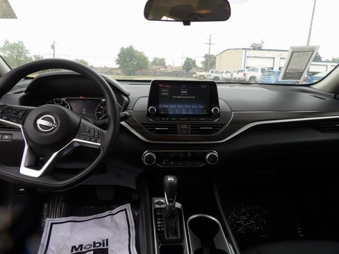 Used 2024 Nissan Altima 2.5 SV image 10