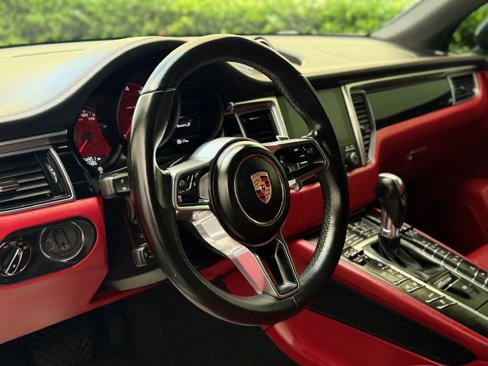 Used 2018 Porsche Macan S image 21