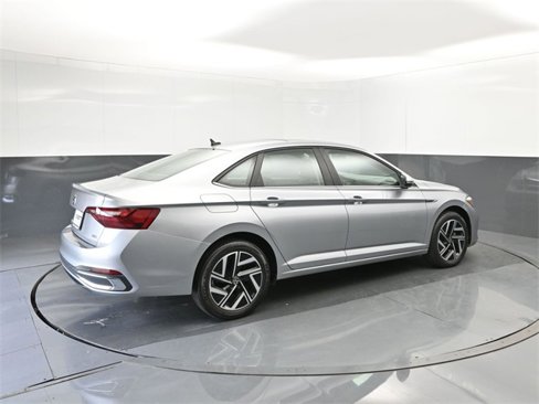 Certified 2022 Volkswagen Jetta SEL image 15