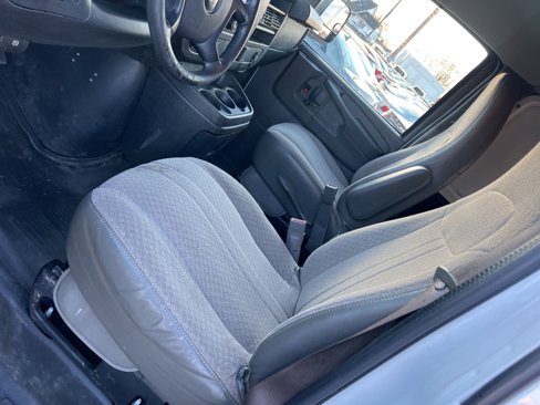 Used 2015 Chevrolet Express 2500 image 11
