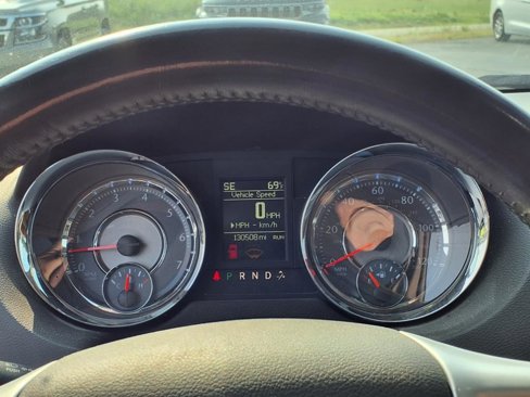 Used 2016 Chrysler Town & Country Touring image 13