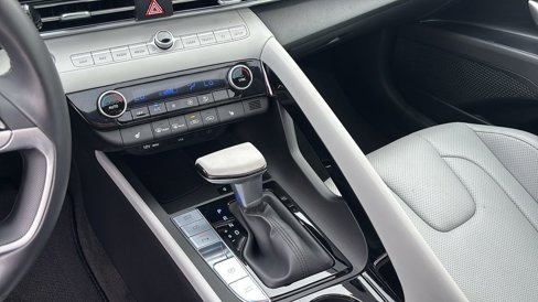 Used 2024 Hyundai Elantra Limited image 20