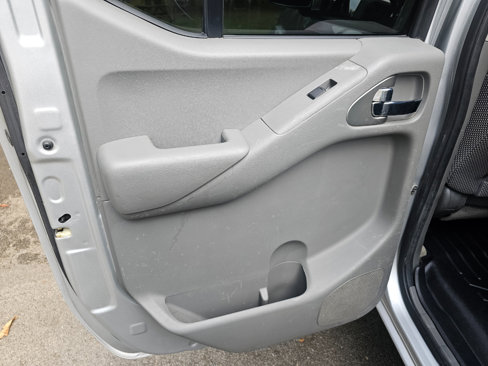 Used 2016 Nissan Frontier SV image 21