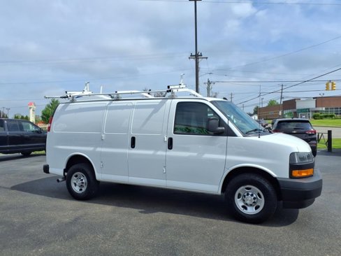 Used 2021 Chevrolet Express 3500 w/ Driver Convenience Package image 4