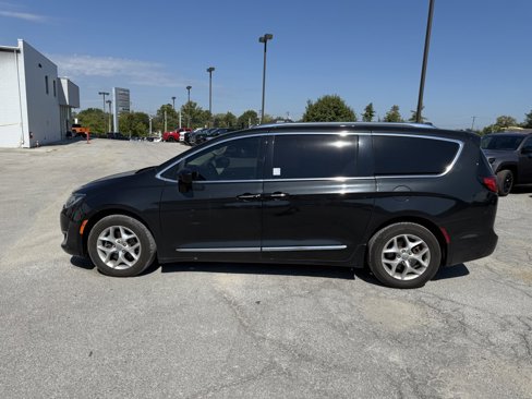 Used 2017 Chrysler Pacifica Touring-L Plus w/ Tire & Wheel Group image 9