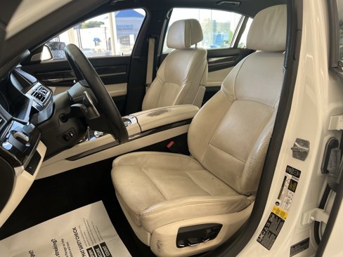 Used 2014 BMW 750Li xDrive image 26