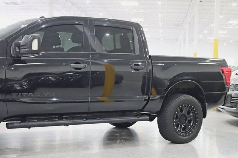 Used 2018 Nissan Titan SV w/ SV Convenience Package image 3