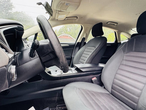 Used 2018 Ford Fusion SE image 11