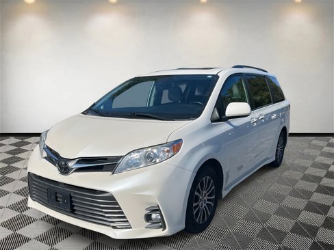 Used 2020 Toyota Sienna XLE image 7