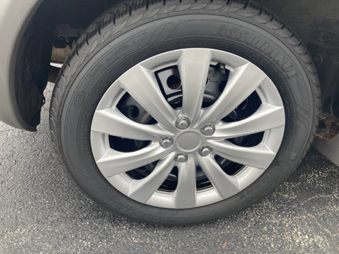 Used 2008 Pontiac Vibe w/ Sun And Sound Package image 27