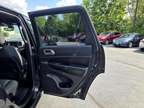 Used 2017 Jeep Grand Cherokee Laredo w/ Quick Order Package 23E image 36